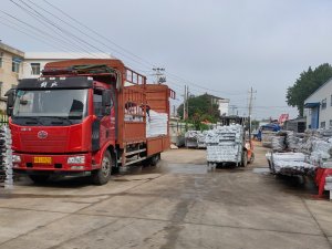 金用護欄2020年7月25日鋅鋼陽臺護欄裝車發貨！