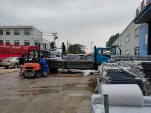 金用護(hù)欄2020年7月28日鋅鋼玻璃護(hù)欄裝車(chē)發(fā)貨！