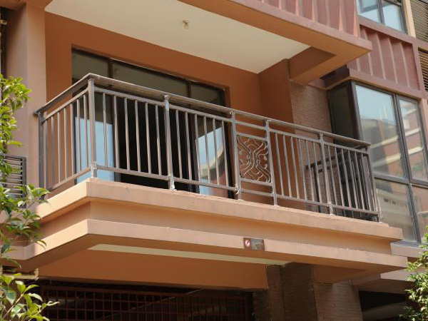 陽(yáng)臺(tái)護(hù)欄材質(zhì)可以分多少種? 陽(yáng)臺(tái)護(hù)欄材質(zhì)可以分多少種?