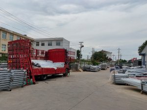 金用護欄2020年8月7日陽臺玻璃護欄裝車發(fā)貨！