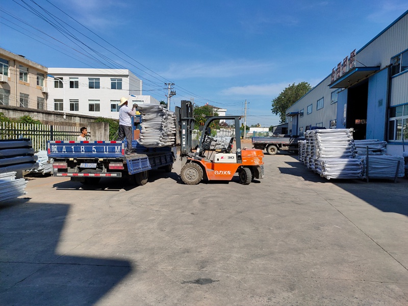 金用護(hù)欄2020年8月15日鋅鋼陽臺(tái)護(hù)欄裝車發(fā)貨！