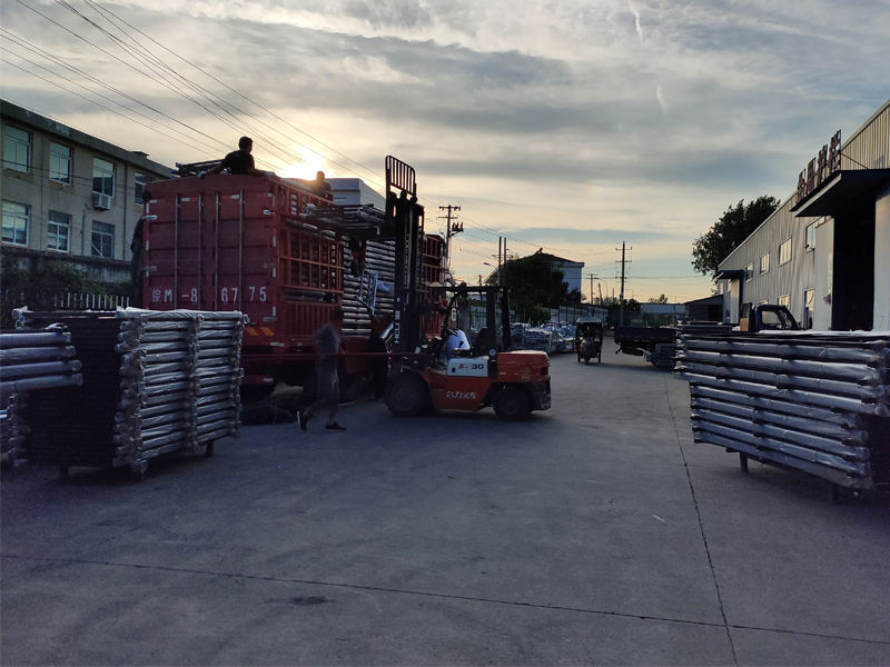 金用護(hù)欄2020年8月14日鋁合金陽(yáng)臺(tái)護(hù)欄裝車發(fā)貨! 金用護(hù)欄2020年8月14日鋁合金陽(yáng)臺(tái)護(hù)欄裝車發(fā)貨!