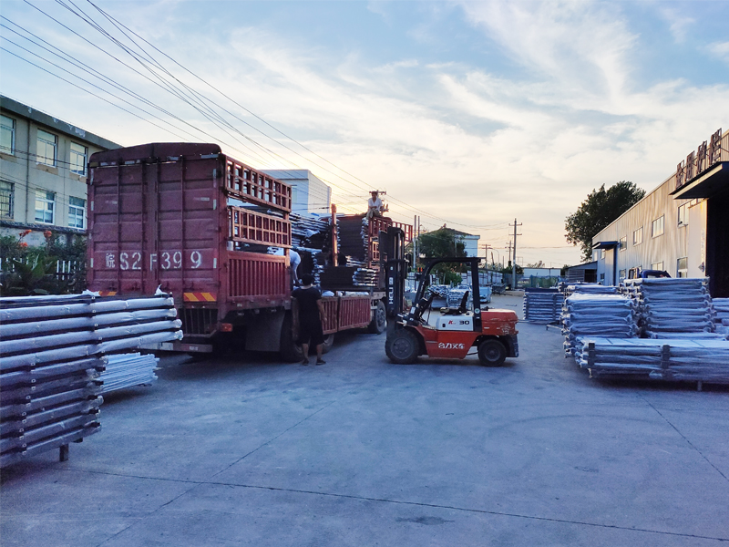 金用護欄2020年8月16日鋅鋼陽臺護欄裝車發貨! 金用護欄2020年8月16日鋅鋼陽臺護欄裝車發貨!