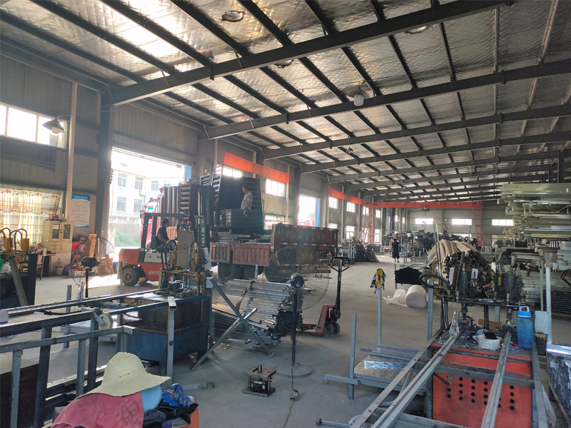 金用護欄2020年8月17日鋅鋼百葉窗裝車發(fā)貨! 金用護欄2020年8月17日鋅鋼百葉窗裝車發(fā)貨!