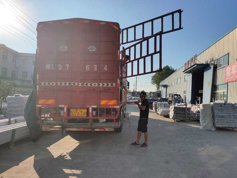 金用護欄2020年8月27日鋅鋼圍墻護欄發貨! 金用護欄2020年8月27日鋅鋼圍墻護欄發貨!