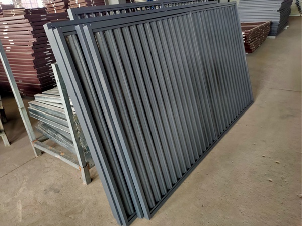 這兩種材料，做小區外墻百葉窗最適合！