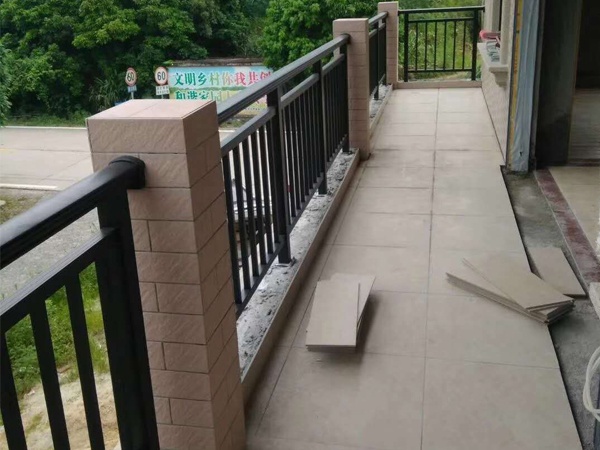 這幾種陽臺(tái)欄桿,最受采購人員的青睞! 這幾種陽臺(tái)欄桿,最受采購人員的青睞!