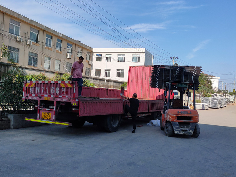 金用護欄2020年9月27日鋅鋼百葉窗發(fā)貨! 金用護欄2020年9月27日鋅鋼百葉窗發(fā)貨!