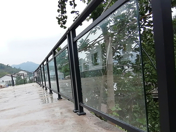 建筑工程專用陽臺護欄是什么樣的，你知道嗎？