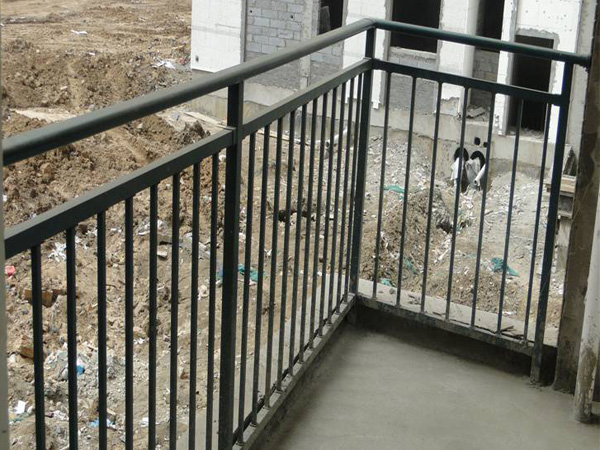 陽臺護欄什么顏色好看? 陽臺護欄什么顏色好看?