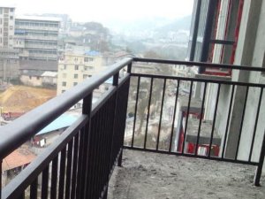 鋁合金護欄和鋅鋼護欄有什么不同？