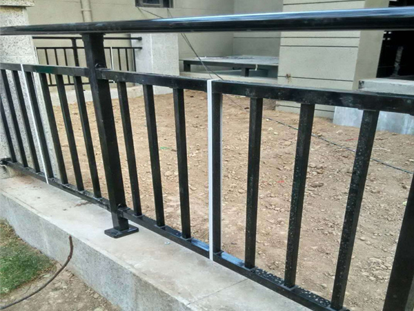 定制陽(yáng)臺(tái)護(hù)欄，這三點(diǎn)一定要搞清楚！