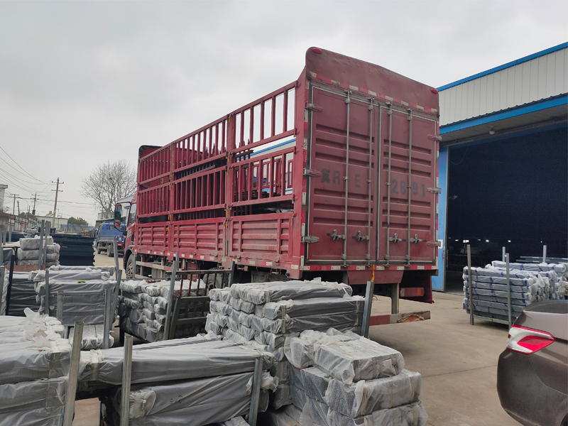 金用護欄2021年3月12日鋁合金百葉窗發貨！