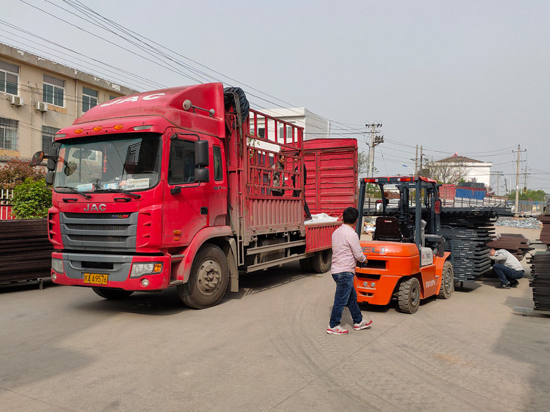 金用護欄2021年4月16日第二車百葉窗發(fā)貨！