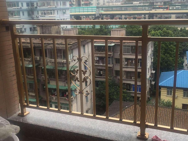 鋅鋼陽(yáng)臺(tái)護(hù)欄表面涂層工藝