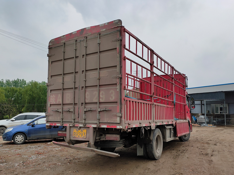 金用護欄2021年4月21日鋅鋼連廊欄桿發貨！