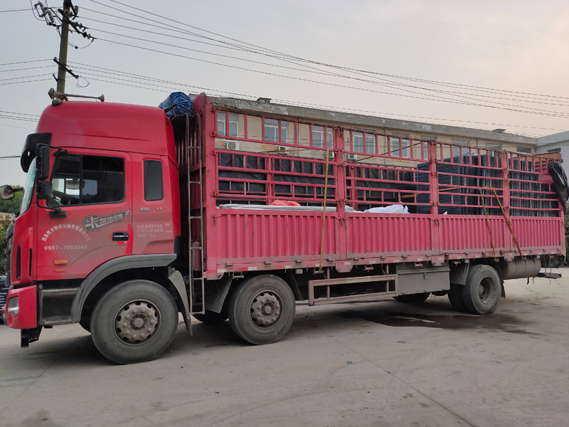 金用護欄2021年4月27日鋅鋼百葉窗發(fā)貨! 金用護欄2021年4月27日鋅鋼百葉窗發(fā)貨!