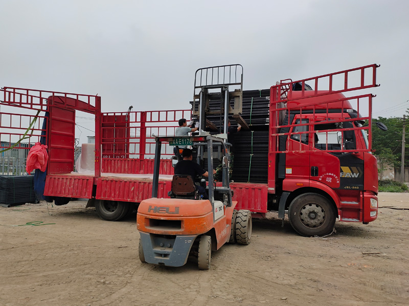 金用護欄2021年5月13日鋅鋼百葉窗發(fā)貨! 金用護欄2021年5月13日鋅鋼百葉窗發(fā)貨!