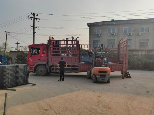 金用護欄2021年11月3日鋅鋼百葉窗發(fā)貨！