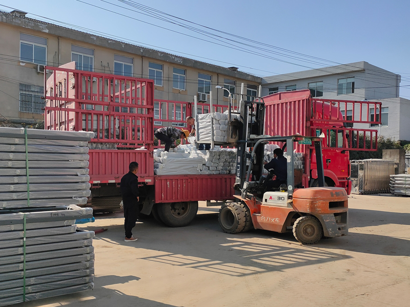 金用護(hù)欄2021年11月25日鋅鋼組裝式護(hù)欄發(fā)貨! 金用護(hù)欄2021年11月25日鋅鋼組裝式護(hù)欄發(fā)貨!