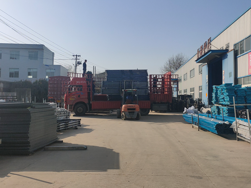 金用護欄2022年3月9日鋅鋼陽臺欄桿裝車發貨！