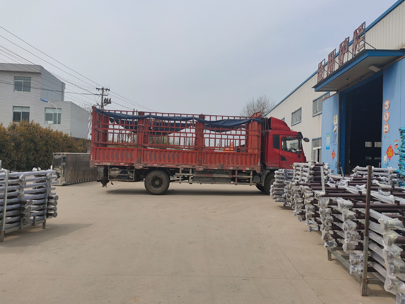 金用護欄2022年3月17日鋅鋼玻璃欄桿裝車發(fā)貨! 金用護欄2022年3月17日鋅鋼玻璃欄桿裝車發(fā)貨!