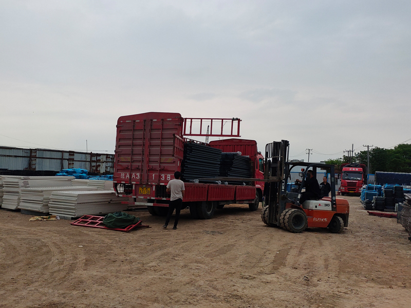 金用護欄2022年5月14日鋅鋼圍墻護欄裝車發貨！