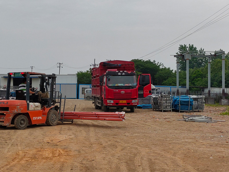 金用護欄2022年5月27日鋅鋼欄桿裝車發貨! 金用護欄2022年5月27日鋅鋼欄桿裝車發貨!