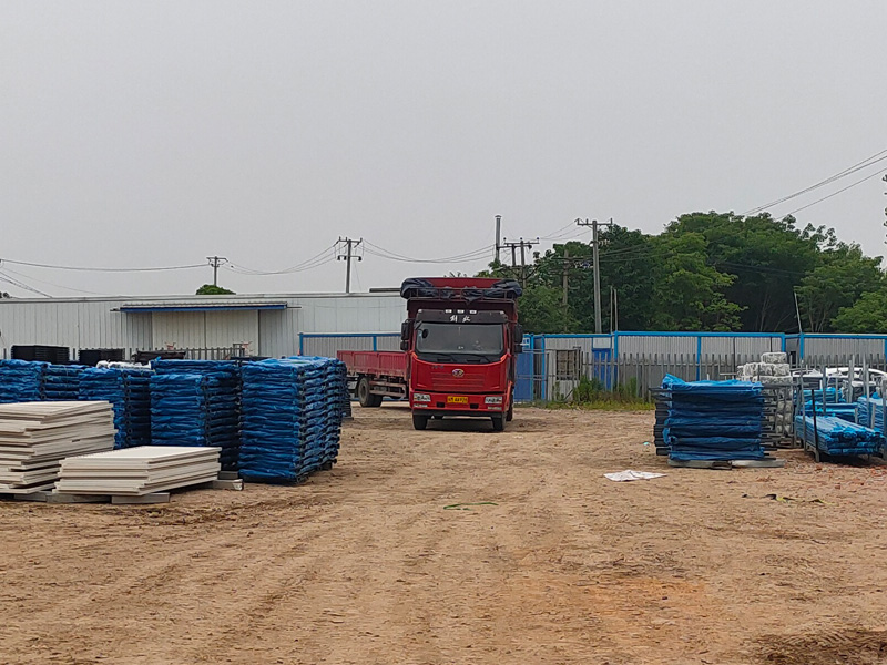 金用護欄2022年6月1日鋅鋼百葉窗裝車發貨！