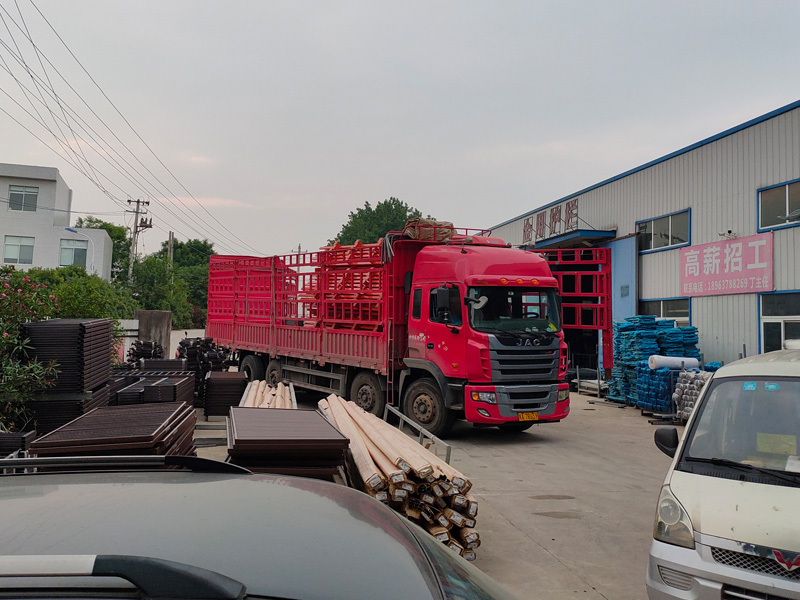 金用護(hù)欄2022年6月8日鋅鋼護(hù)欄裝車發(fā)貨！