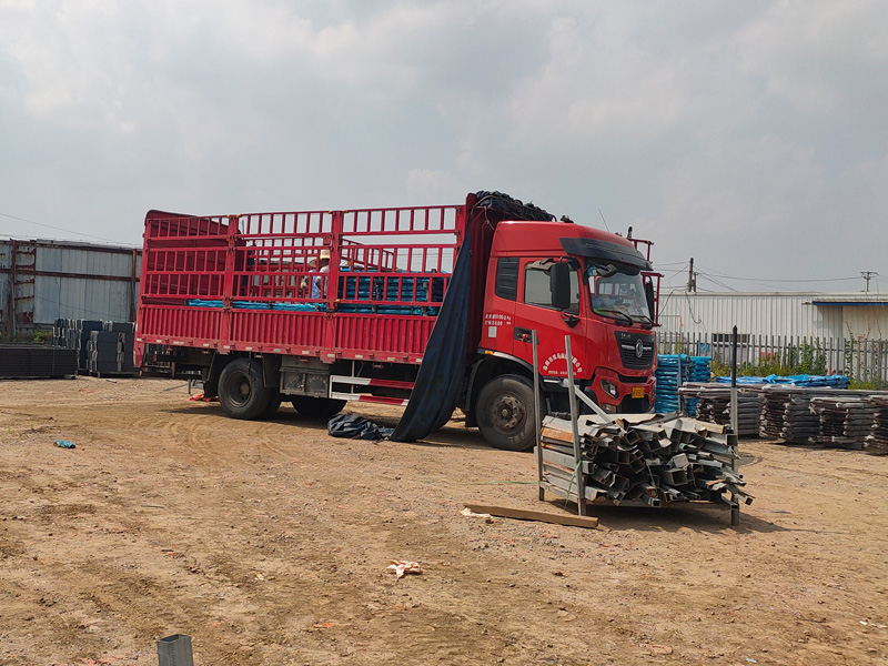 金用護(hù)欄2022年6月17日鋅鋼陽(yáng)臺(tái)欄桿裝車(chē)發(fā)貨！