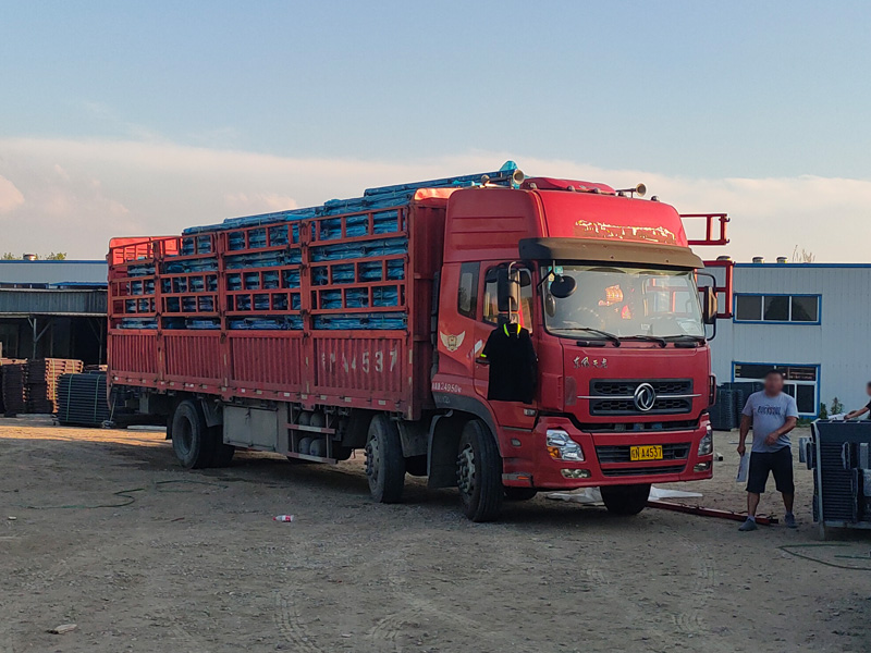 金用護欄2022年6月21日鋅鋼陽臺護欄裝車發貨！