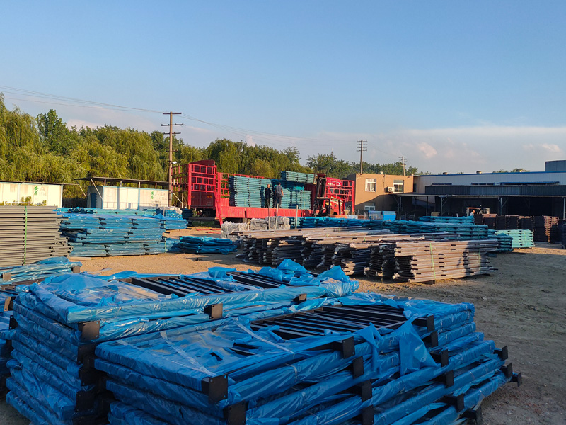 金用護(hù)欄2022年6月24日鋅鋼連廊護(hù)欄裝車發(fā)貨! 金用護(hù)欄2022年6月24日鋅鋼連廊護(hù)欄裝車發(fā)貨!