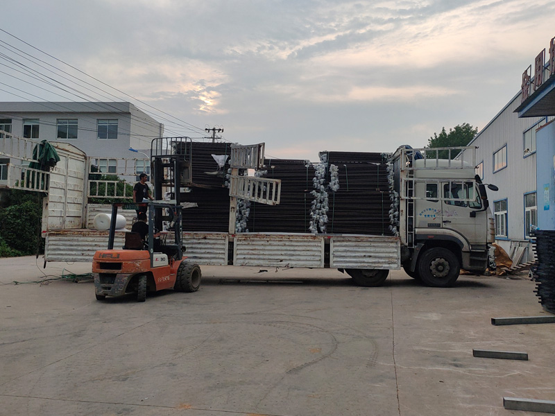 金用護(hù)欄2022年7月15日鋅鋼飄窗欄桿裝車發(fā)貨! 金用護(hù)欄2022年7月15日鋅鋼飄窗欄桿裝車發(fā)貨!