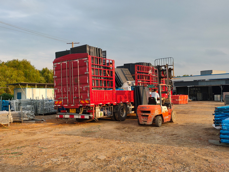 金用護欄2022年7月21日鋅鋼百葉窗裝車發(fā)貨! 金用護欄2022年7月21日鋅鋼百葉窗裝車發(fā)貨!
