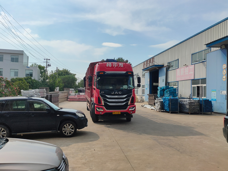 金用護欄2022年7月25日鋅鋼百葉窗裝車發(fā)貨！