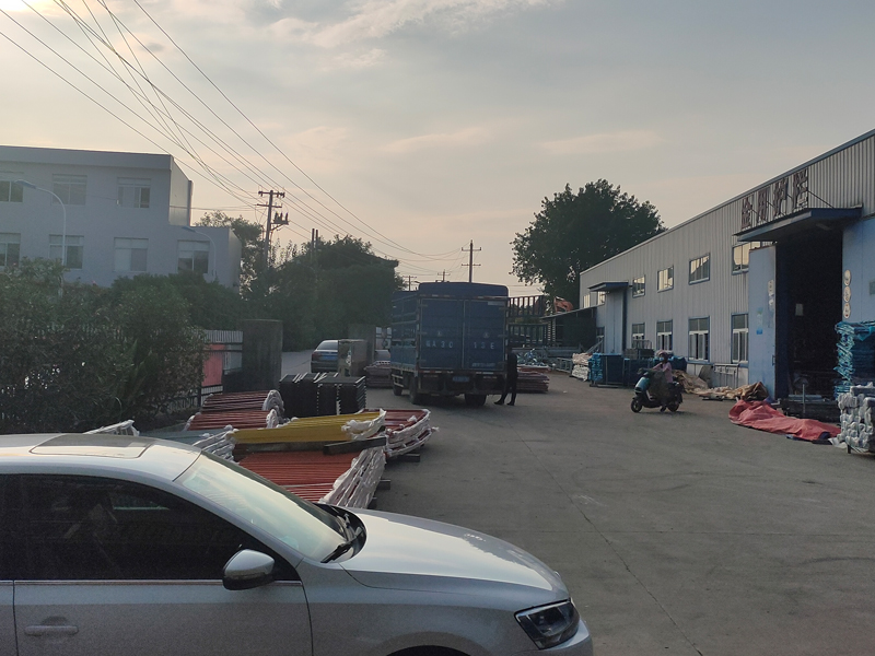 金用護欄2022年8月1日鋅鋼飄窗欄桿裝車發貨！