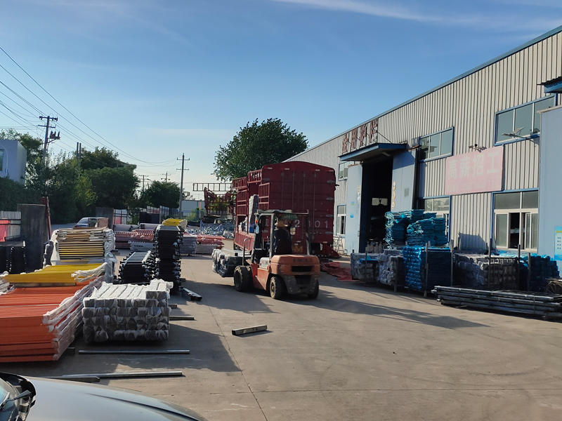 金用護(hù)欄2022年8月5日鋅鋼組裝式護(hù)欄裝車發(fā)貨！