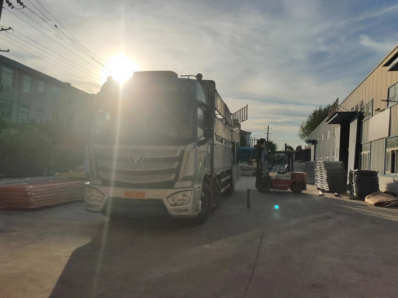 金用護欄2022年8月13日鋅鋼陽臺護欄裝車發貨！