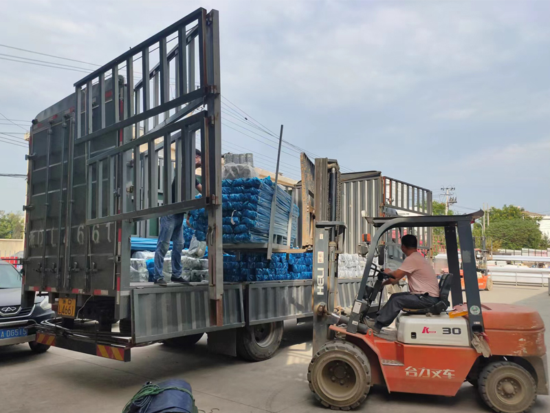 金用護欄2022年8月17日鋅鋼組裝護欄裝車發貨！