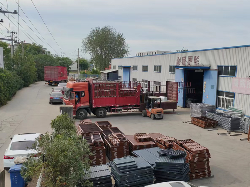 金用護(hù)欄2022年8月22日鋁合金百葉窗裝車(chē)發(fā)貨！