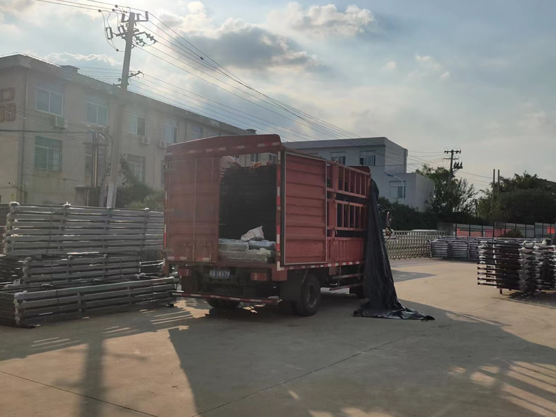 金用護欄2022年9月16日鋅鋼圍墻護欄裝車發(fā)貨！