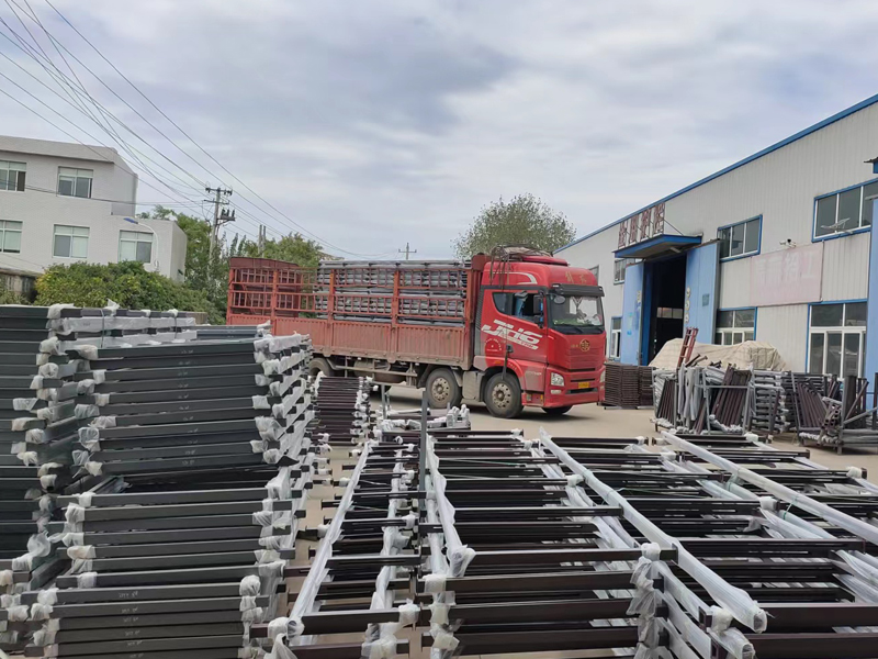 金用護欄2022年9月22日鋅鋼玻璃欄桿裝車發(fā)貨! 金用護欄2022年9月22日鋅鋼玻璃欄桿裝車發(fā)貨!