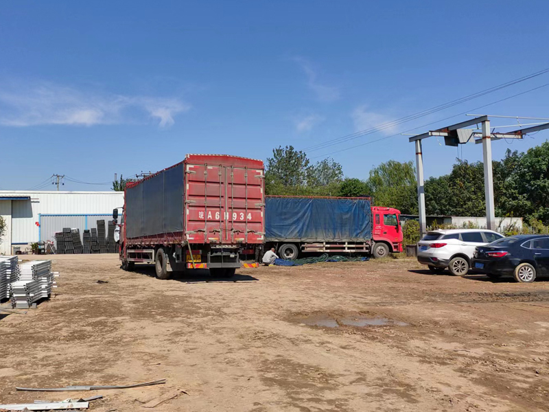 金用護欄2022年10月12日鋅鋼空調護欄裝車發貨！