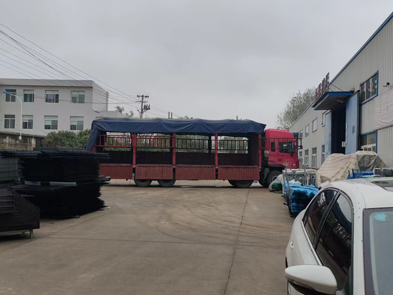 金用護欄2022年10月31日鋅鋼圍墻護欄裝車發(fā)貨! 金用護欄2022年10月31日鋅鋼圍墻護欄裝車發(fā)貨!