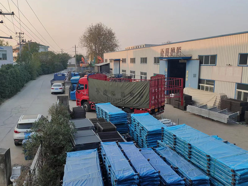 金用護欄2022年11月16日鋅鋼陽臺護欄裝車發貨！