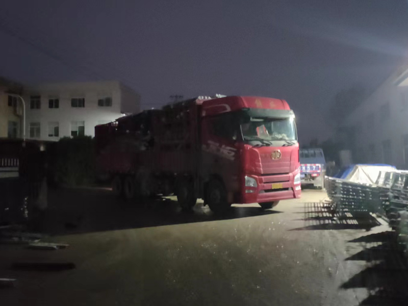 金用護(hù)欄2022年11月28日鋅鋼玻璃欄桿裝車發(fā)貨! 金用護(hù)欄2022年11月28日鋅鋼玻璃欄桿裝車發(fā)貨!