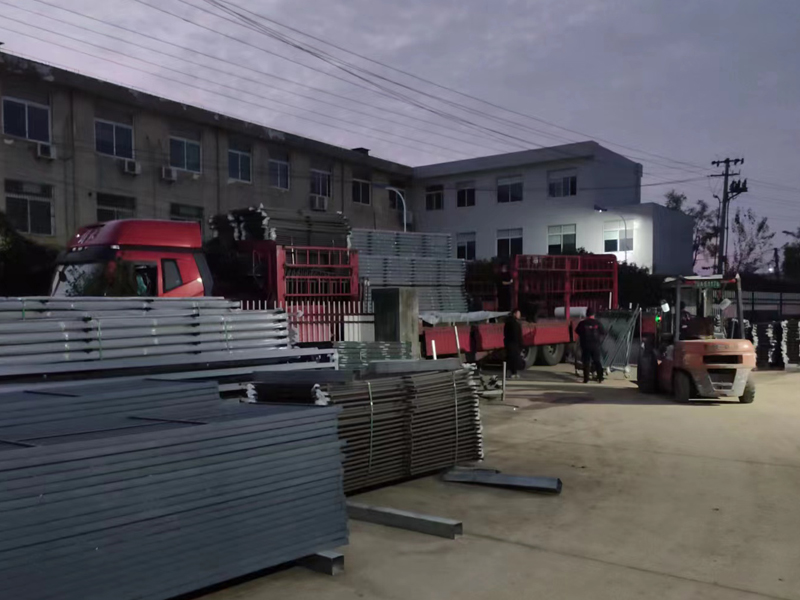 金用護欄2022年12月5日鋅鋼陽臺護欄裝車發貨！