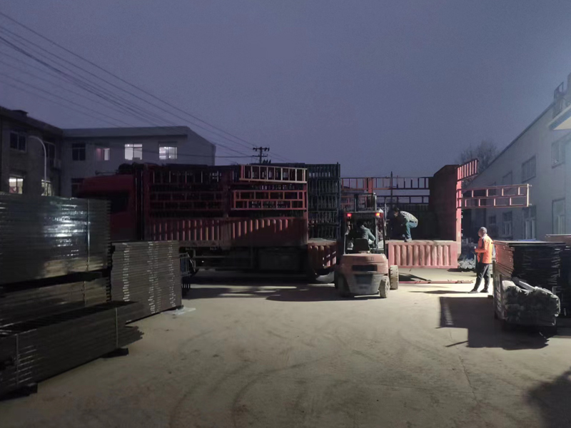 金用護欄2022年12月15日鋅鋼百葉窗裝車發貨！