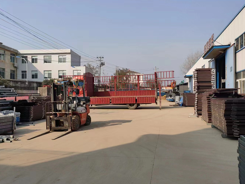 金用護(hù)欄2022年12月16日鋅鋼百葉窗裝車發(fā)貨！